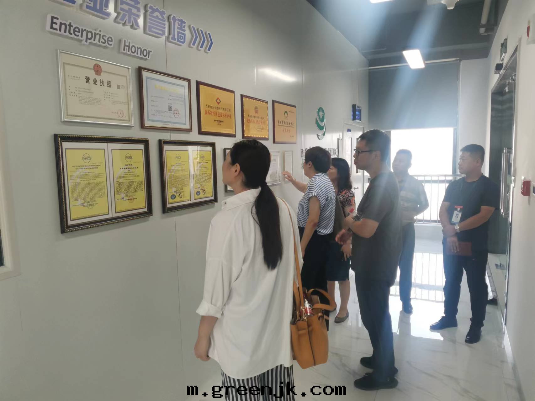 爱(ài)康集团来(lái)訪參觀，了(le)解(jiě)良升(shēng)生(shēng)物(wù)